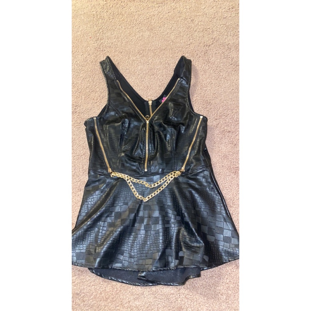 leather top with gold chain